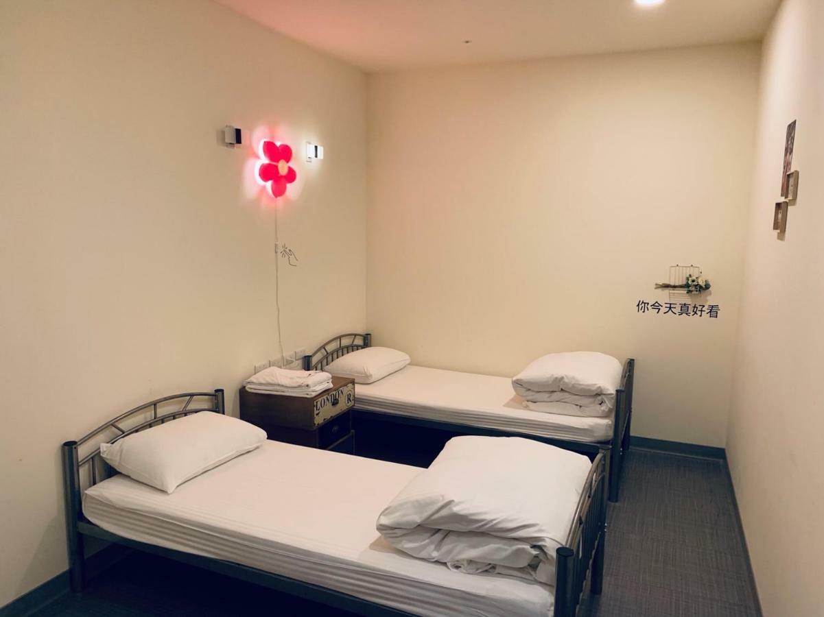 Skyone Hotel Kaohsiung Bagian luar foto