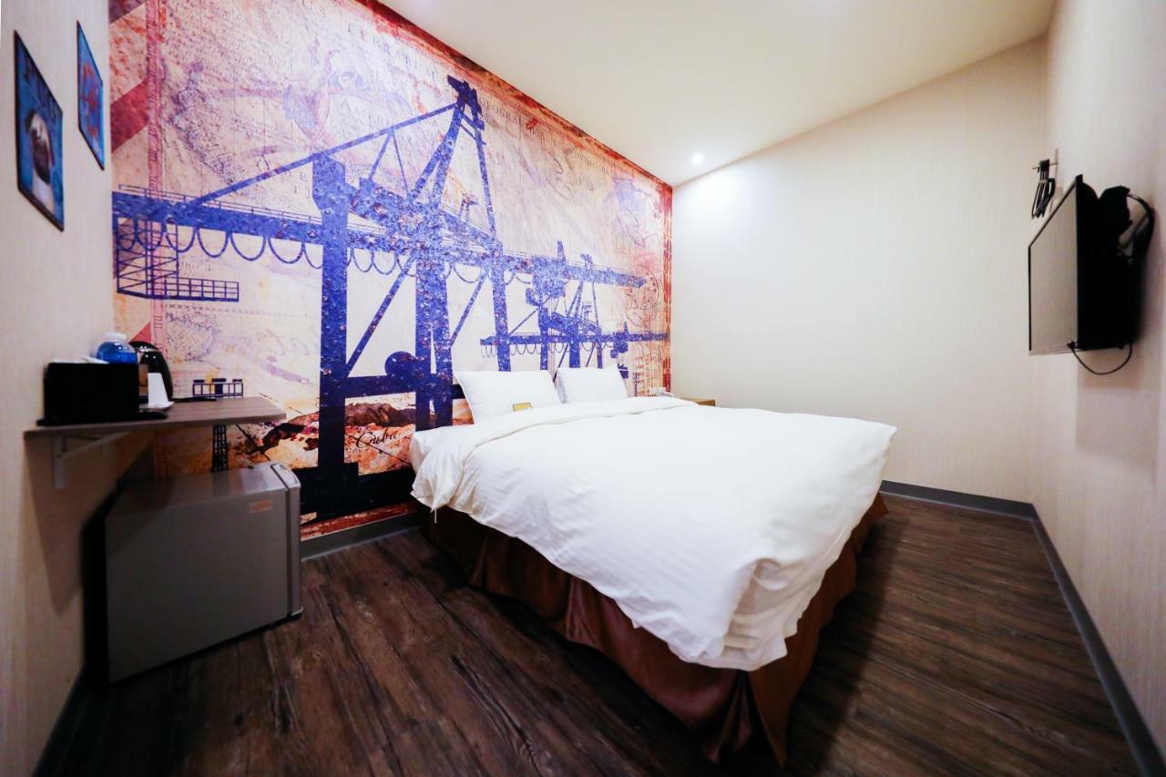 Skyone Hotel Kaohsiung Bagian luar foto