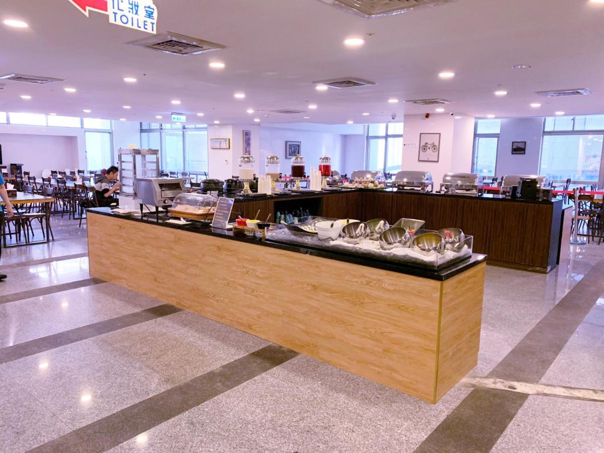Skyone Hotel Kaohsiung Bagian luar foto